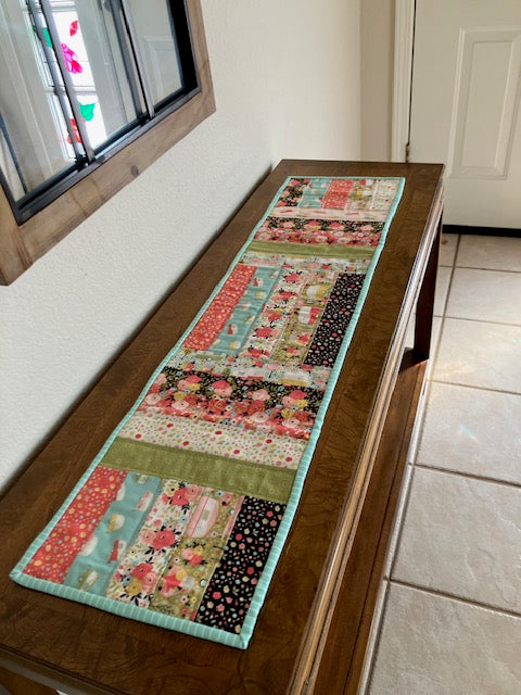 Everyday Summer Look Table Runner