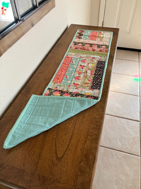 Everyday Summer Look Table Runner